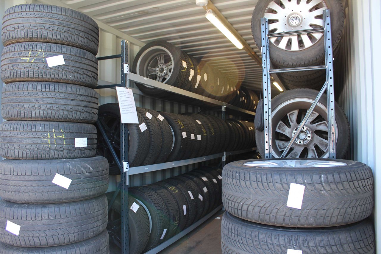 Dækreoler i container