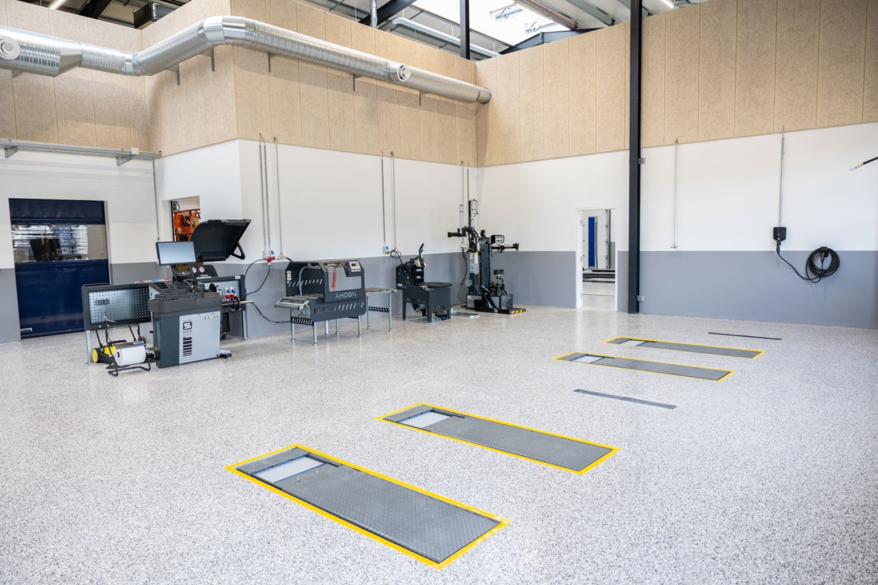 AHCON dækmonteringslinje